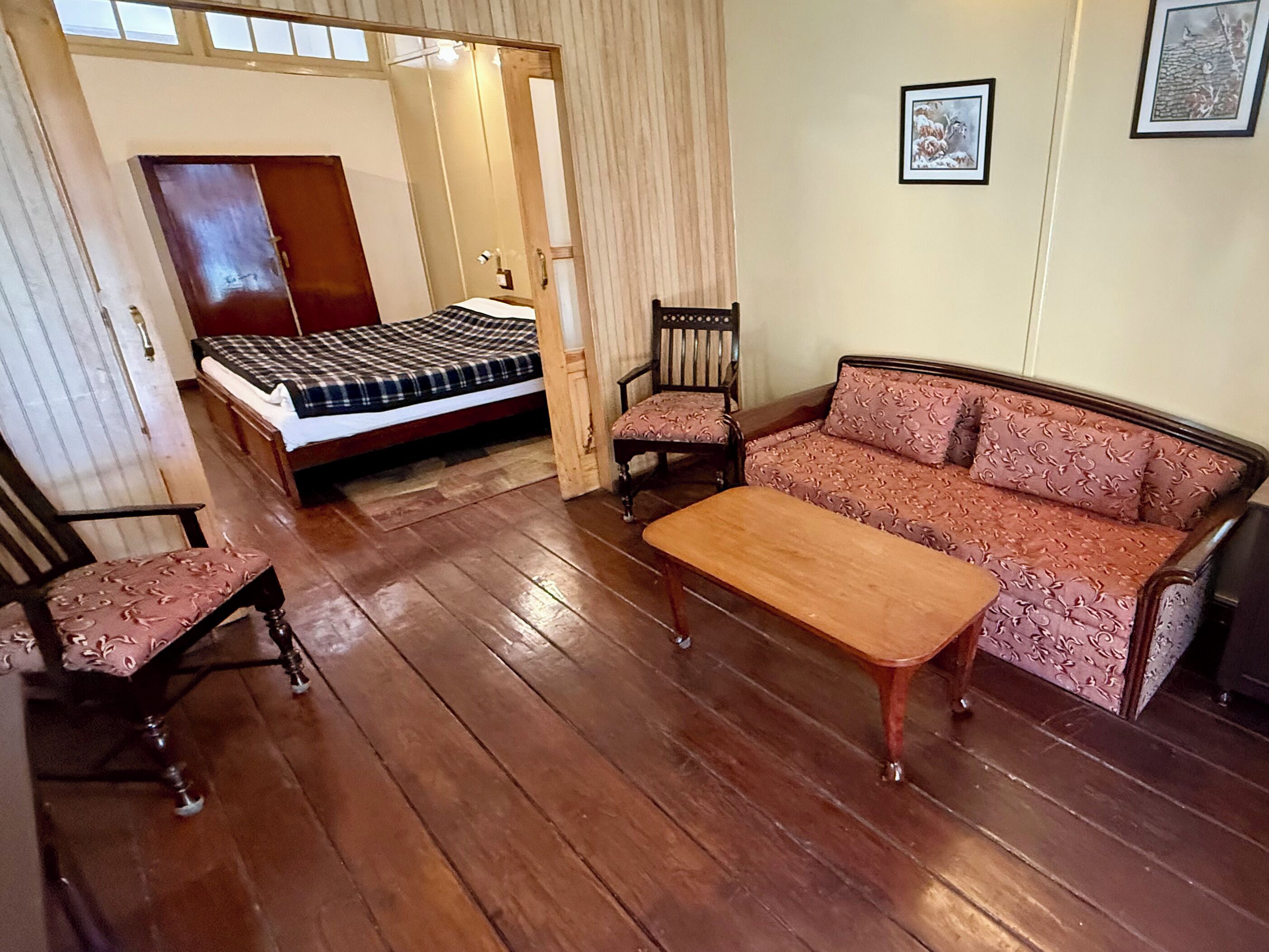 Classic Suite, Mountain View | Desk, laptop workspace, iron/ironing board, free WiFi