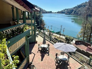 Outdoor dining - The Grand Hotel Nainital (Nainital)