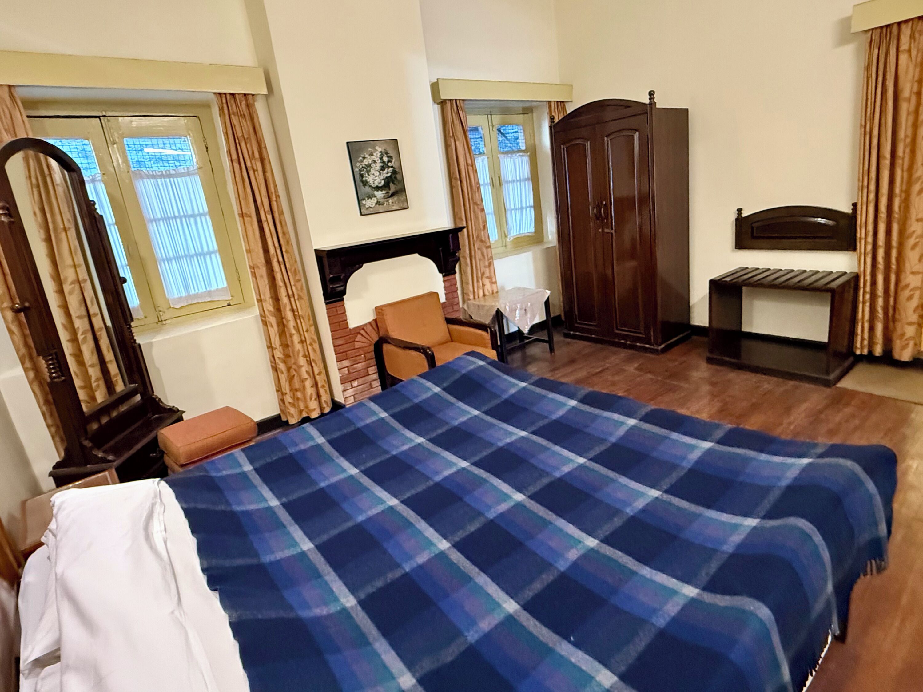 Junior Suite, Lake View | Desk, laptop workspace, iron/ironing board, free WiFi