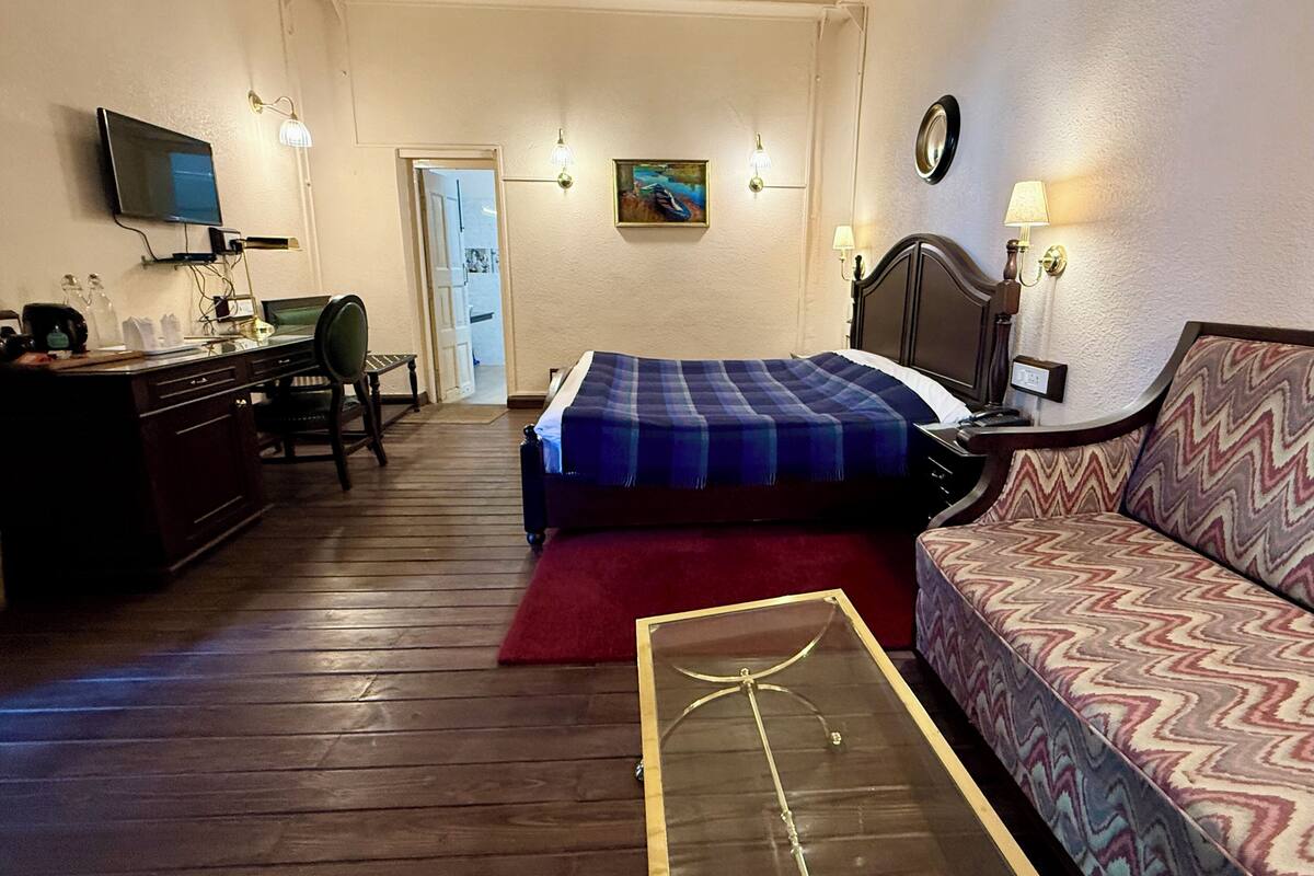 Grand Suite | Desk, laptop workspace, iron/ironing board, free WiFi