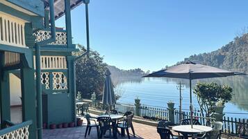 Deluxe Room, Mountain View | Lake view