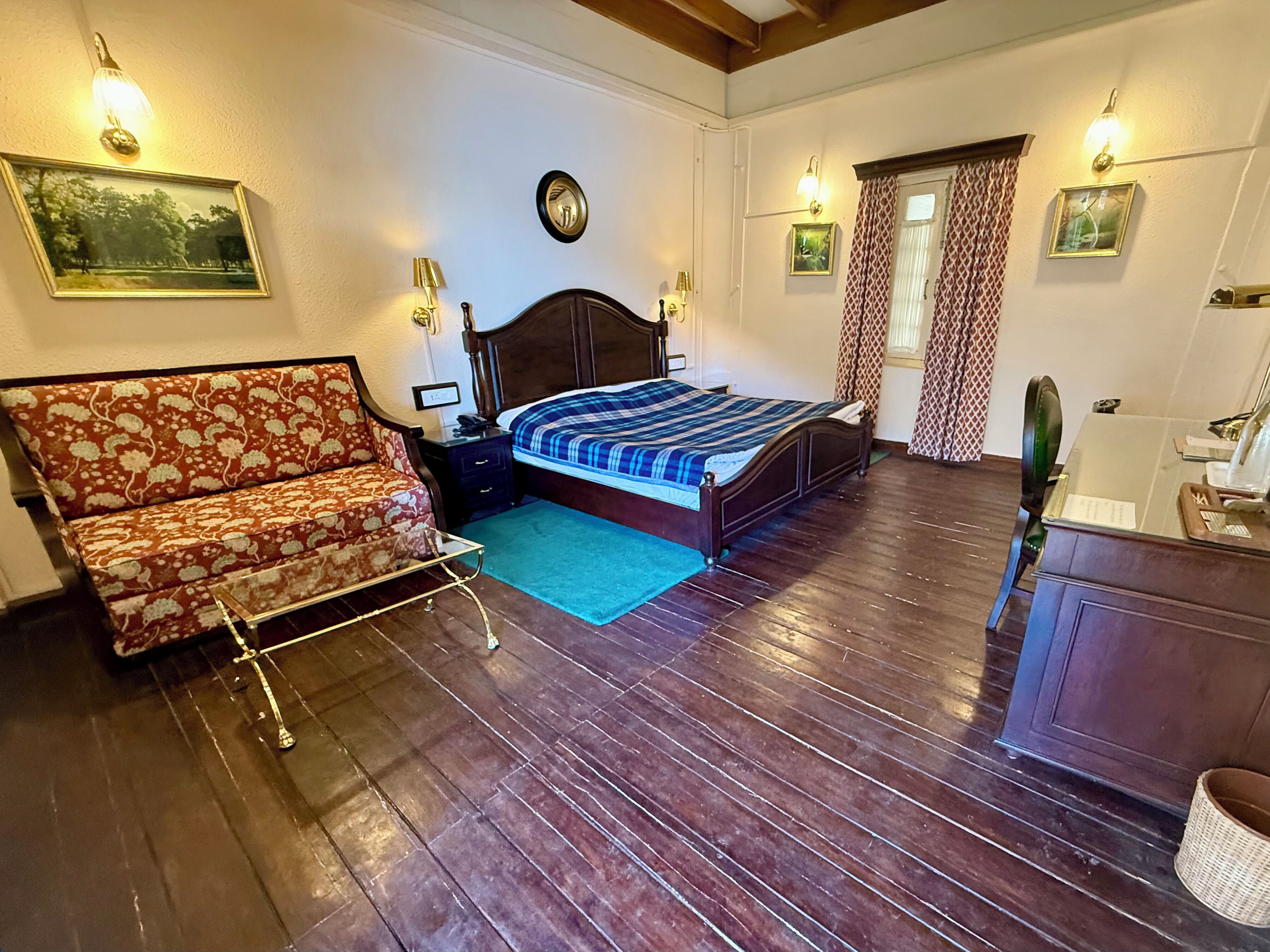 Deluxe Double Room, Mountain View | Desk, laptop workspace, iron/ironing board, free WiFi