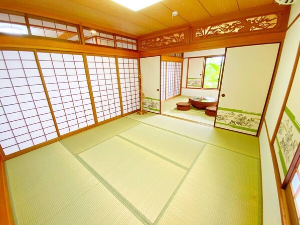 A tatami mat room with sliding doors and traditional decor. - Palm Villa Ishigakijima Yugafu (Ishigaki)