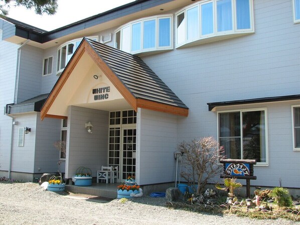 Exterior - White Wing (Yamanakako)