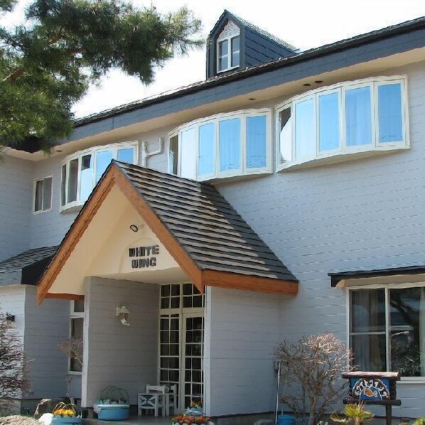 Exterior - White Wing (Yamanakako)