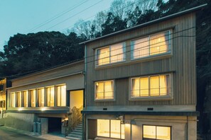 Exterior - Loi no Hako (Gotsu)