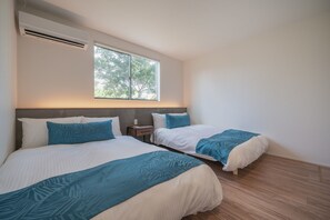 Desk - Urban Villa Resort Onna (Onna)