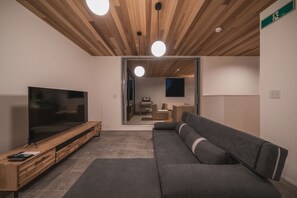 TV - Urban Villa Resort Onna (Onna)