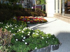 Exterior detail - Yamazaki Baking Corporate Pension Fund House (Ichikawa)