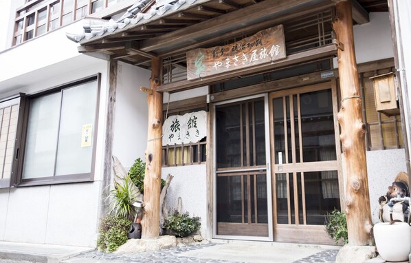 Exterior detail - Yamasakiya Ryokan (Kozagawa)