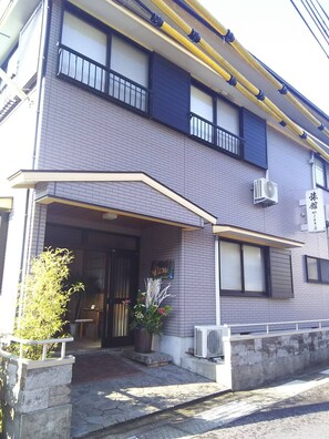Exterior detail - Yamasakiya Ryokan (Kozagawa)
