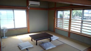 Interior - Sasayakana Ouchi Iso Takeoka Futtsu (Futtsu)