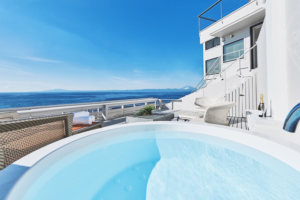 Outdoor spa tub