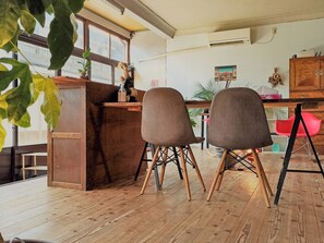 Interior - Maroyashiki (Ozu)