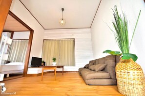Living area - T-reef Vacation House Pine Tree (Kamakura)
