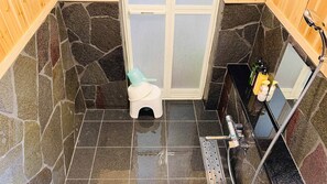 Bathroom - Minshuku Kunya (Ishigaki)