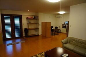 Living area - Minshuku Kunya (Ishigaki)