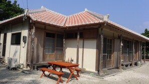 Outdoor dining - Minshuku Kunya (Ishigaki)