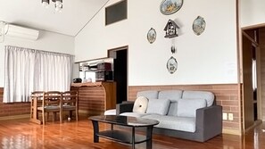 Living area - Minshuku Kunya (Ishigaki)