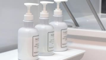 Secador de cabelo, sabonete