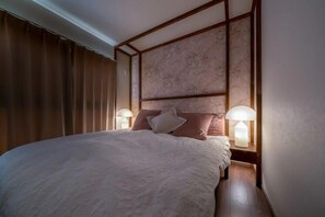 Desk, iron/ironing board - Villa Fuji Bon Voyage Mori (Fujikawaguchiko)