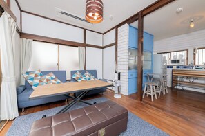Living area - T-reef Vacation House Blue Lagoon (Kamakura)