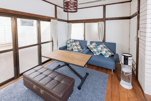 Living area - T-reef Vacation House Blue Lagoon (Kamakura)