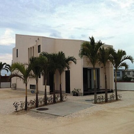 Exterior. Island Resort Irabuvilla