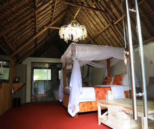 ChaumiÚre Deluxe, vue sur le jardin | Décor unique, ameublement unique