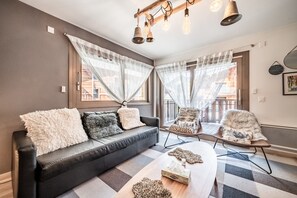 TV, video games - Modern, Cozy 2-Bedroom Apartment in Châtel – All Comforts for 6 Guests (Châtel)