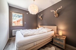 2 bedrooms, iron/ironing board, WiFi, wheelchair access - Modern, Cozy 2-Bedroom Apartment in Châtel – All Comforts for 6 Guests (Châtel)