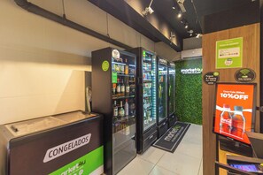 Interior - Flat Pet Friendly c Academia a 200m do metrô (São Paulo)