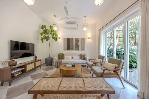 ELIVAAS Cygnus 4BHK With Pvt Pool