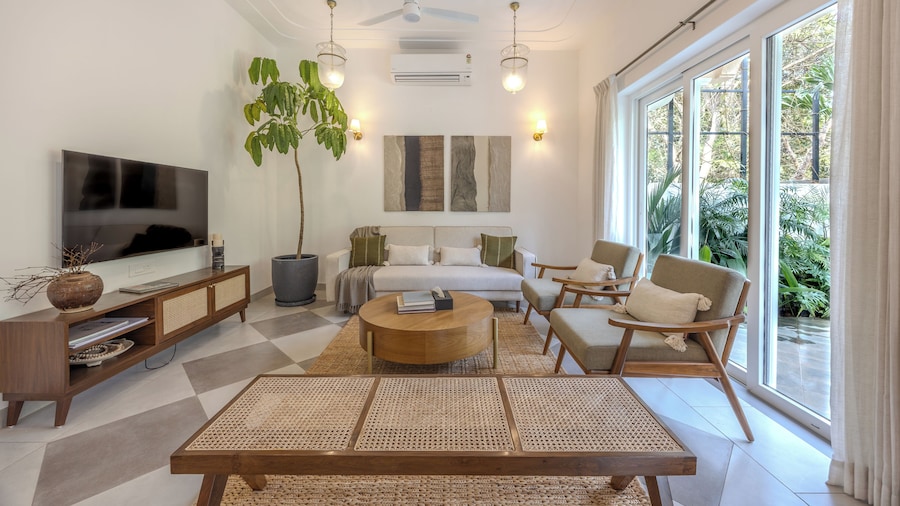 ELIVAAS Cygnus 4BHK With Pvt Pool