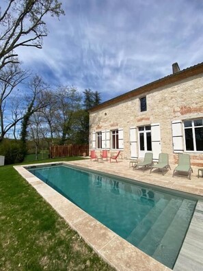 Seasonal outdoor pool, open 9:00 AM to 7:30 PM, pool loungers - LA METAIRIE LA MAISON DE NINETTE (Castelculier)