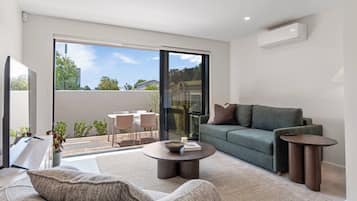 Televisión, mesa de ping pong