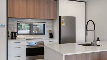 Refrigerador, microondas, lavavajillas, tostadora