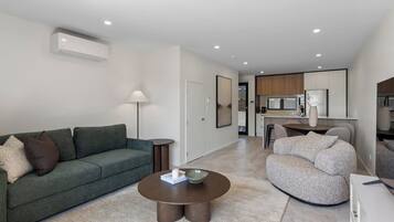 Televisión, mesa de ping pong