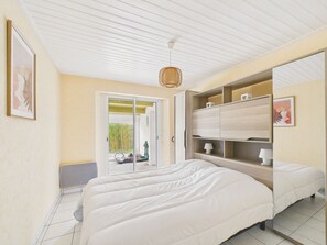 3 bedrooms, iron/ironing board, free WiFi - 200m from the sea, house for 7 with garden (La Guérinière)