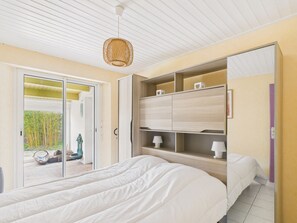 3 室のベッドルーム、アイロン / アイロン台、WiFi (無料)