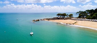 200m from the sea, house for 7 with garden