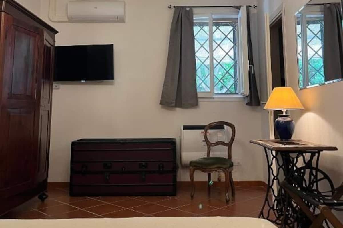 Comfort-Doppelzimmer, Terrasse, Blick auf den Innenhof | Kostenloses WLAN