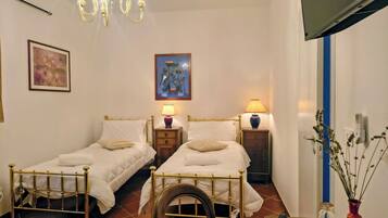 Chambre Triple Classique, vue cour intérieure