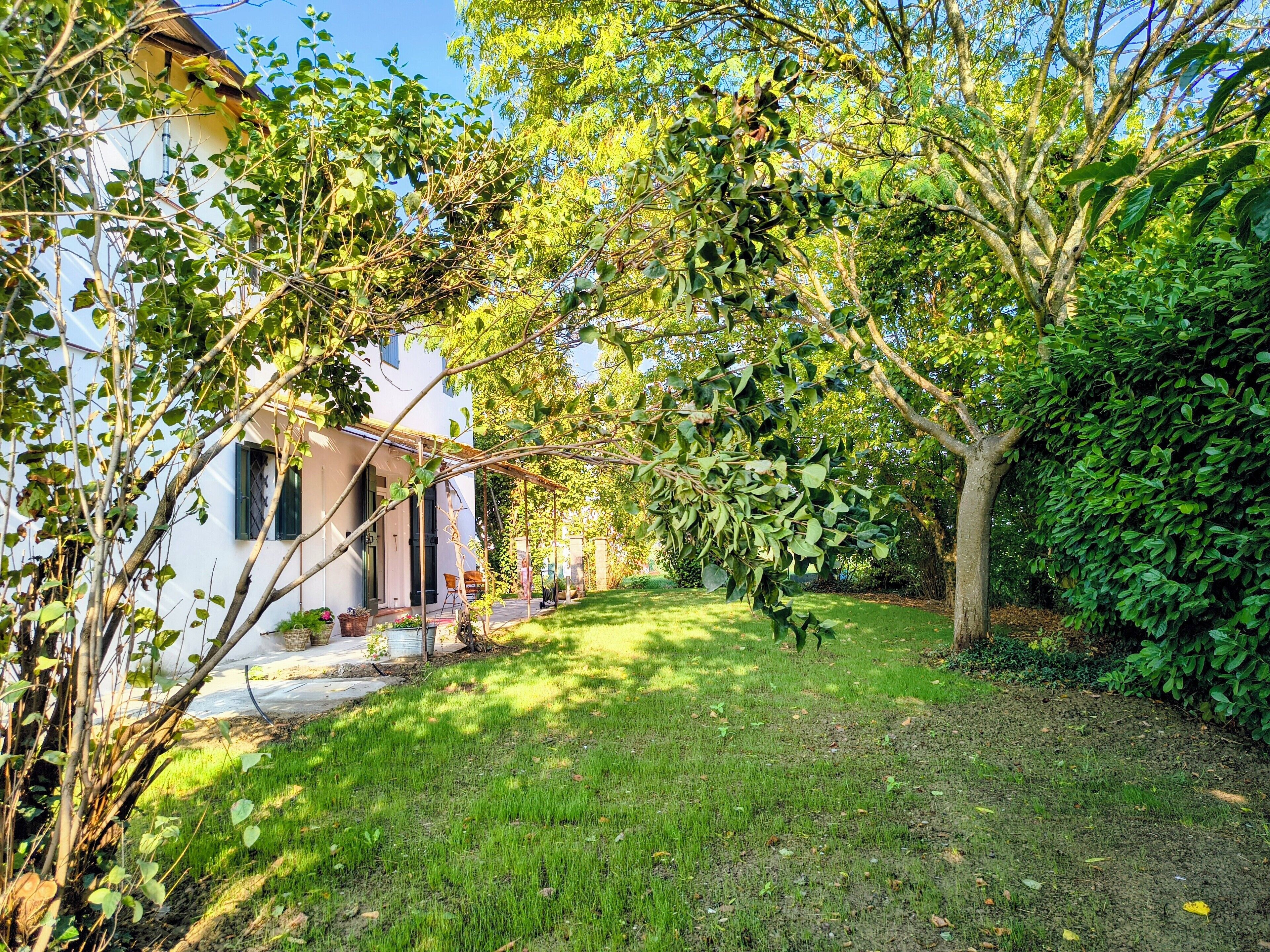 Phòng 3 phong cách cổ điển, quang cảnh sân vườn | Khuôn viên nơi lưu trú