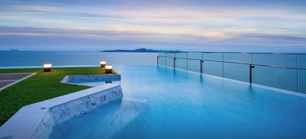 Pool - High floor studio with amazing sea view (Pattaya City)
