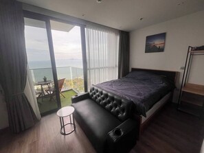Iron/ironing board, WiFi, bed sheets - High floor studio with amazing sea view (Pattaya City)