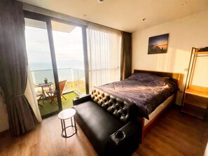 Iron/ironing board, WiFi, bed sheets - High floor studio with amazing sea view (Pattaya City)