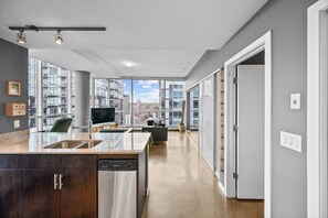 Interior - DT Views | UG Park | Walk to Saddledome |AC (Calgary)