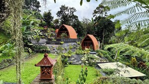 Kabin Deluks, 1 kamar tidur, balkon, pemandangan kebun | Halaman properti