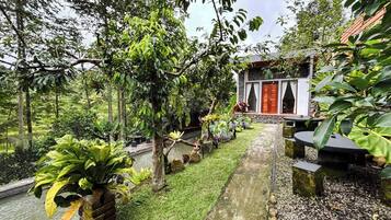 Phòng Suite Deluxe, 1 phòng ngủ, phòng tắm riêng, quang cảnh vườn | Truy cập Internet không dây miễn phí, bộ trải giường
